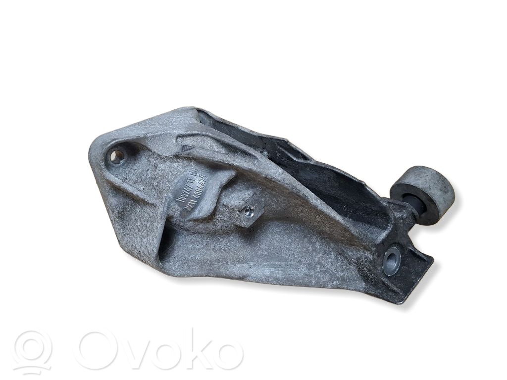 BMW 5 G30 G31 G38 Engine mounting bracket 
