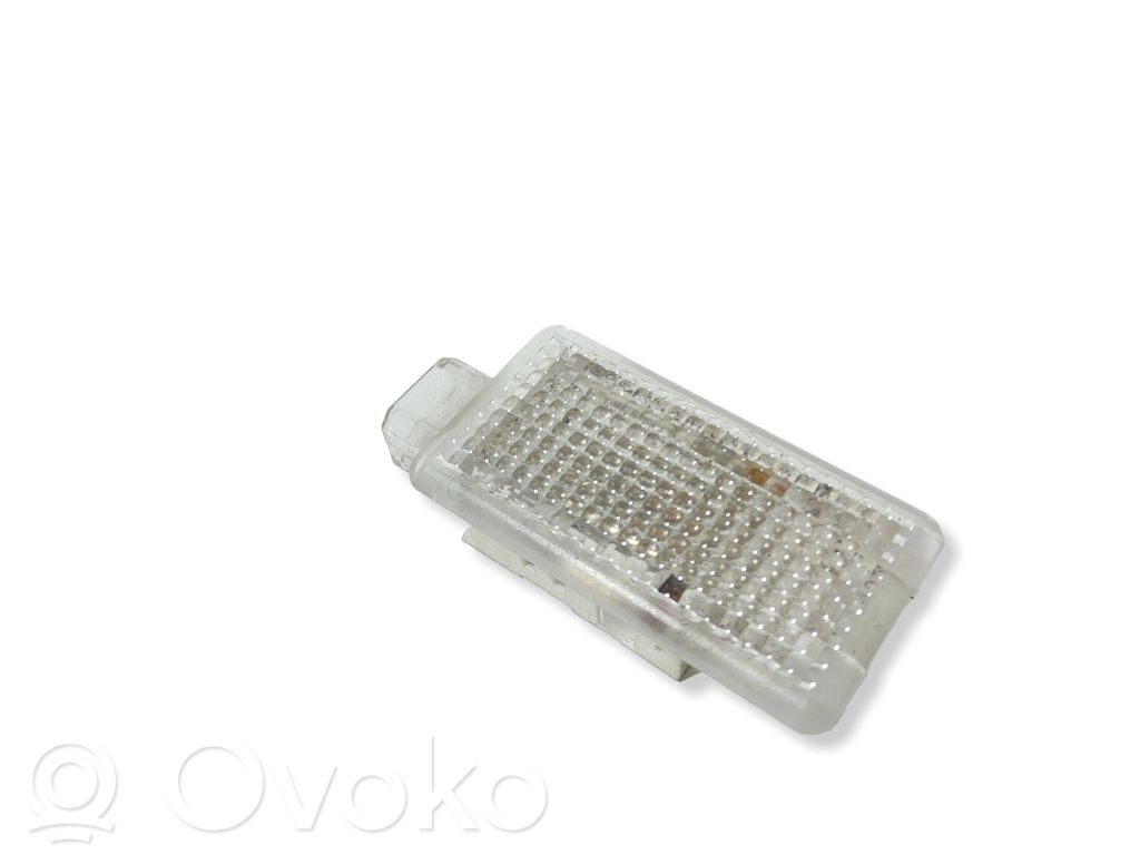 Boot/trunk interior light   8E0947101