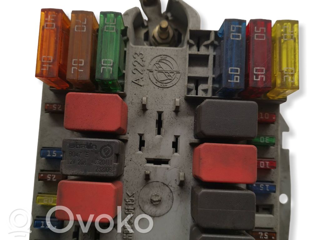 Fiat Punto (188) Ramka / Moduł bezpieczników 