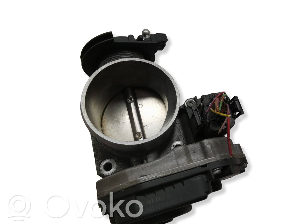 Audi A4 S4 B5 8D Droselinė sklendė 