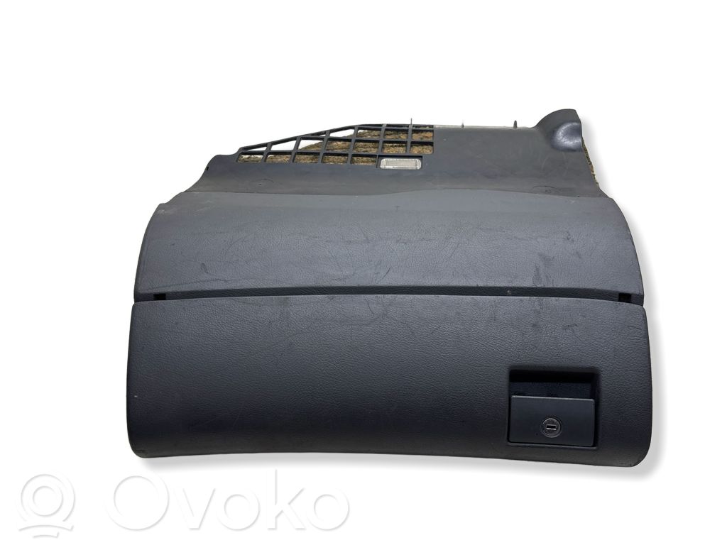 Audi A4 S4 B5 8D Daiktadėžė 