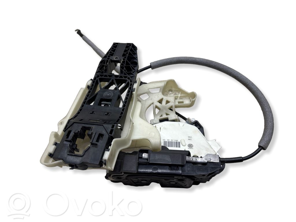 Volkswagen Tiguan Front door lock 