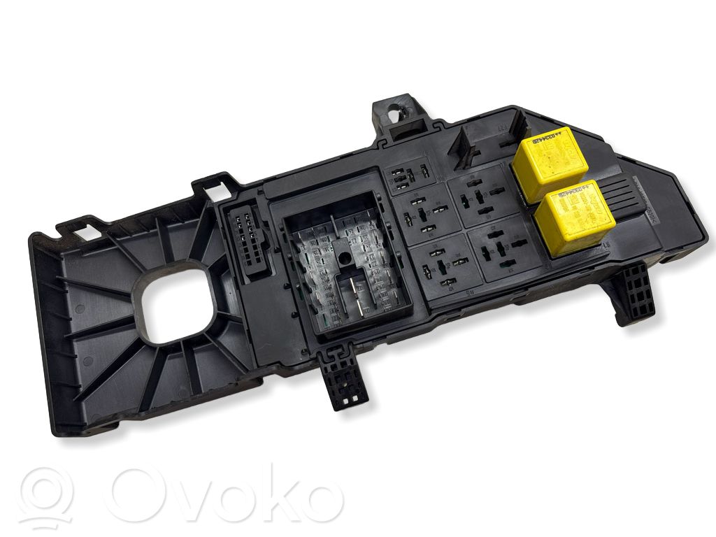Opel Signum Saugiklių blokas 