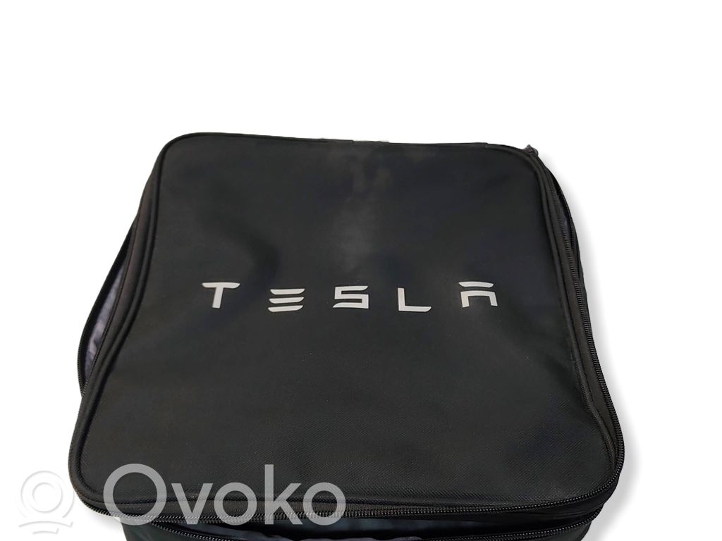 Tesla Model Y Muu sisätilojen osa 