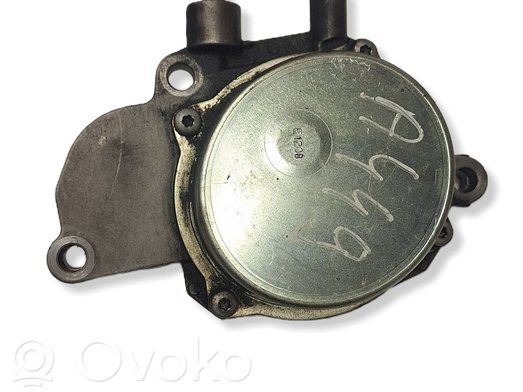Opel Astra H Vacuum pump 