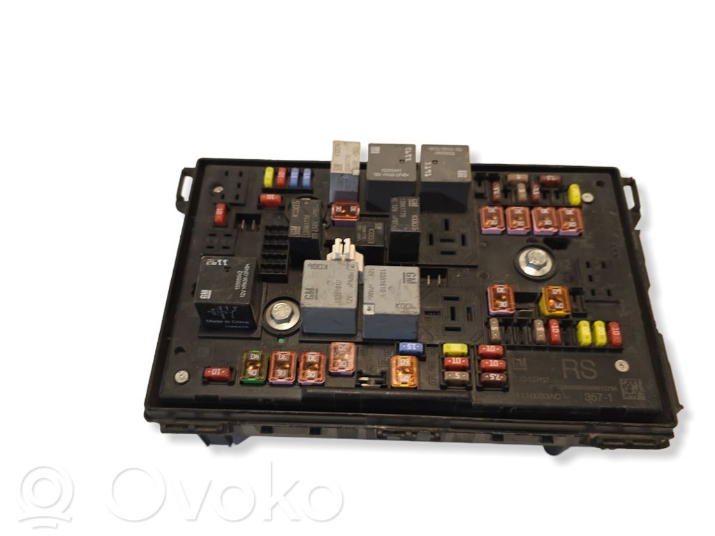 Opel Astra J Módulo de fusible 