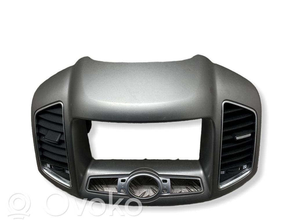 Chevrolet Captiva Konsola środkowa / Radio / GPS 