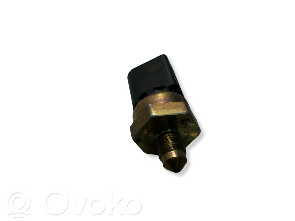 Porsche Cayenne (9Y0 9Y3) Sensor de presión de combustible 