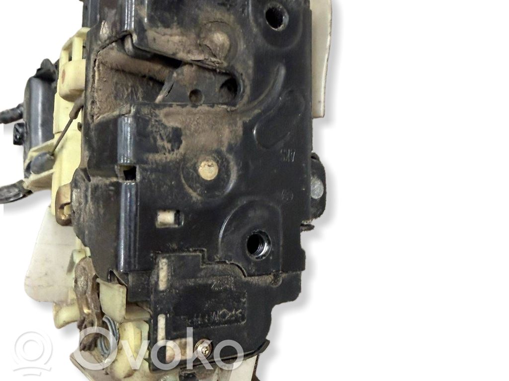 Volkswagen PASSAT B5.5 Zamek drzwi przednich 