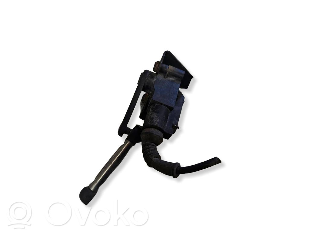 Skoda Octavia Mk2 (1Z) Rear air suspension level height sensor 