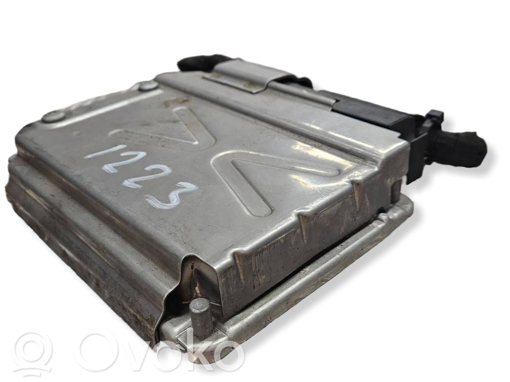 Engine control unit/module   8E0907411