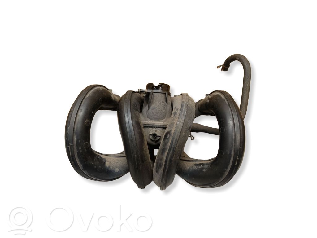 Toyota Yaris Intake manifold 