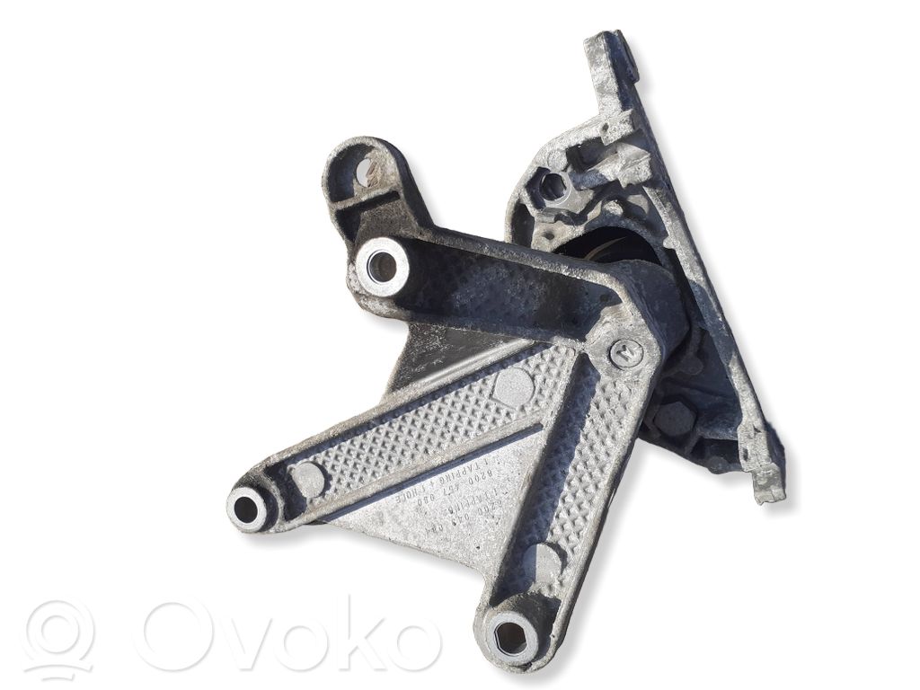 Engine mount bracket   8200216113,8200457080,8200043004