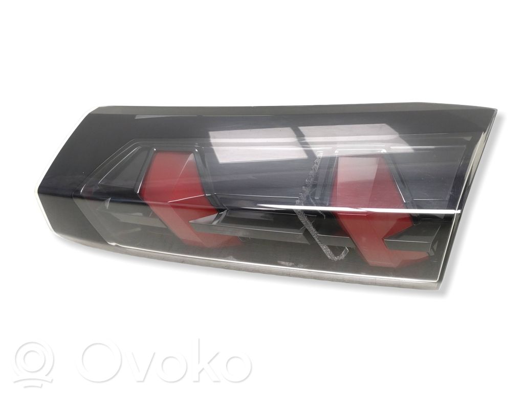 Peugeot 2008 II Lampy tylnej klapy bagażnika 