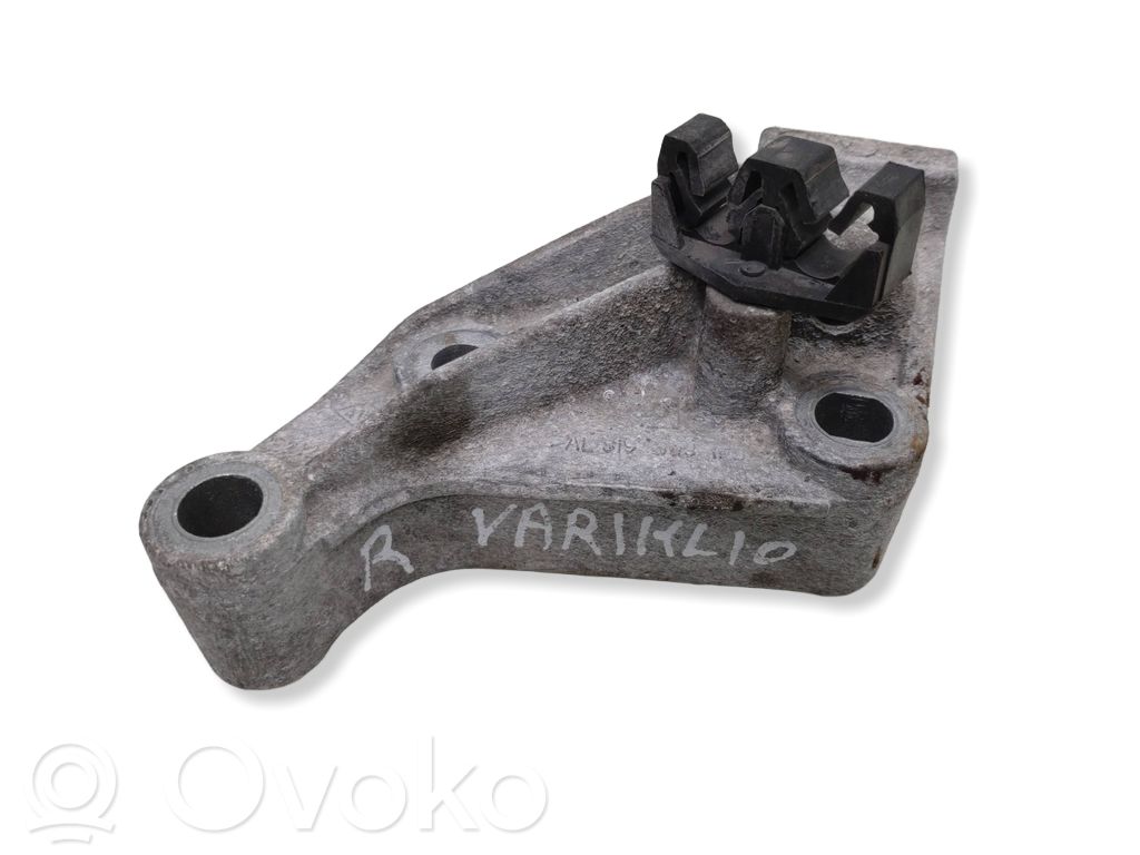 Renault Trafic II (X83) Engine mounting bracket 