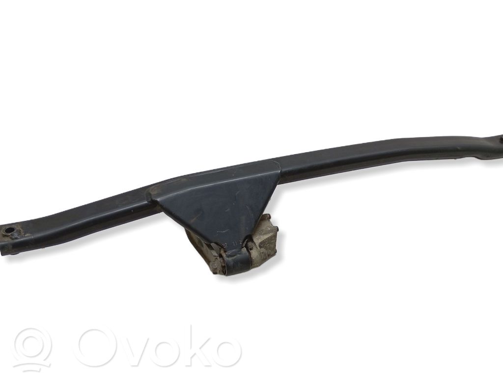Volvo XC90 Engine mounting bracket 