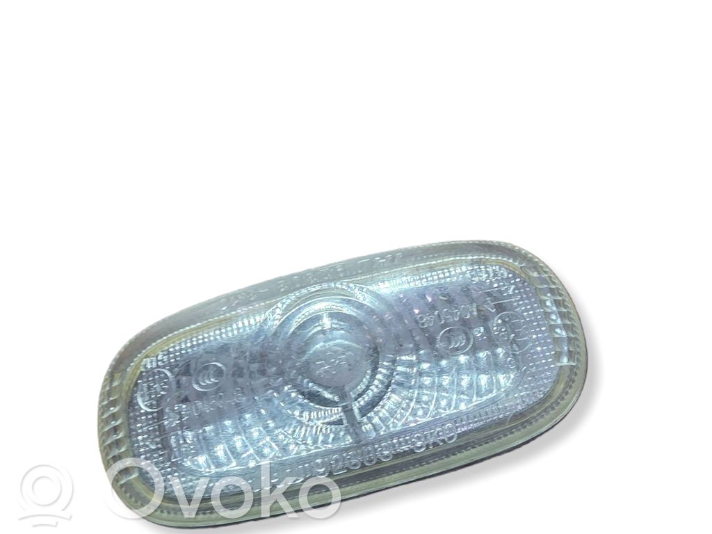 KIA Sorento Etupuskurin suuntavilkku 
