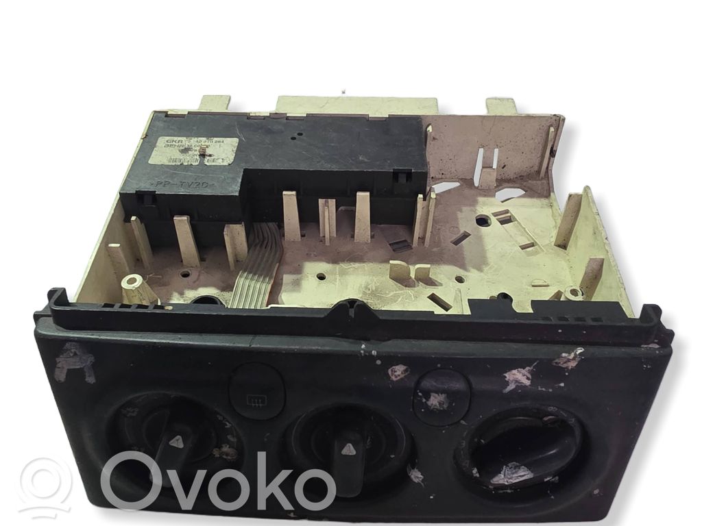 Renault Laguna I Climate control unit 