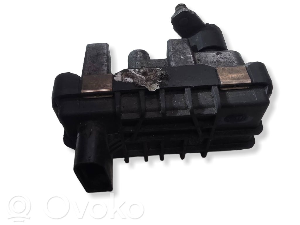 BMW 7 E65 E66 Turbinos elektrinis valdymo aktuatorius 