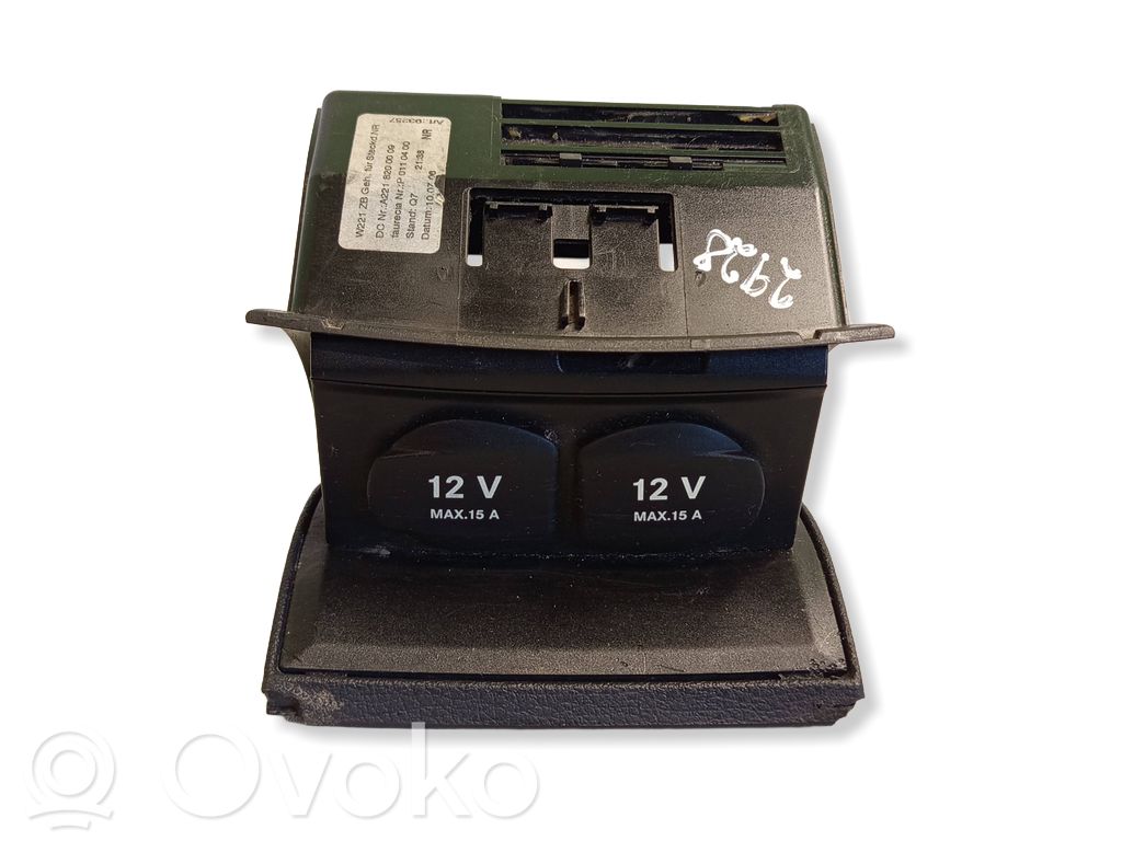 Gniazdo 12V tylne   A2218200009,20110400