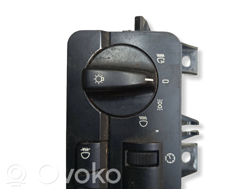 Light switch   6936821,532228431,0011525