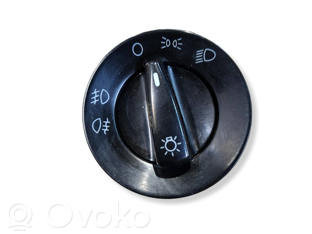 Light switch   1008900011,082015