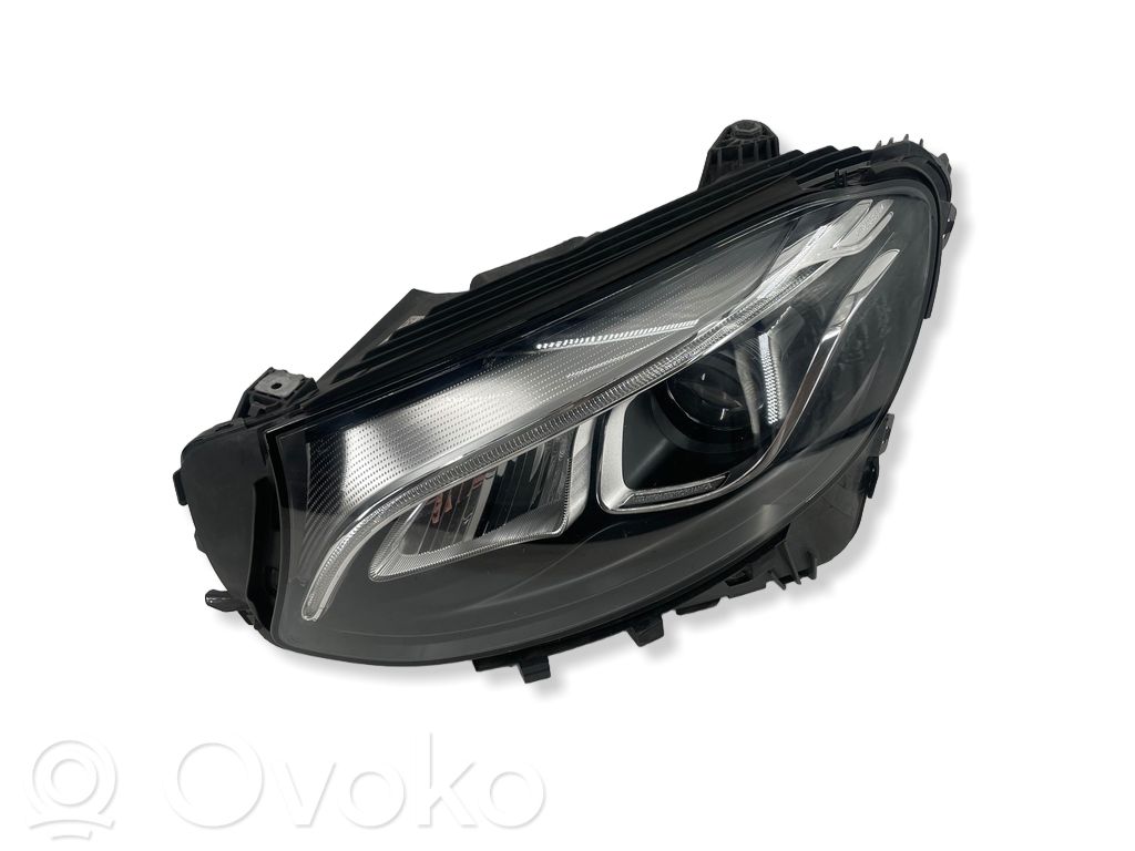 Mercedes-Benz GLC X253 C253 Lampa przednia 