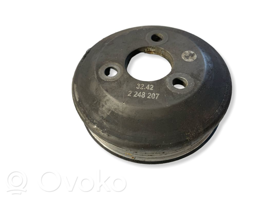 BMW 7 E38 Ohjaustehostimen pumpun hihnapyörä 