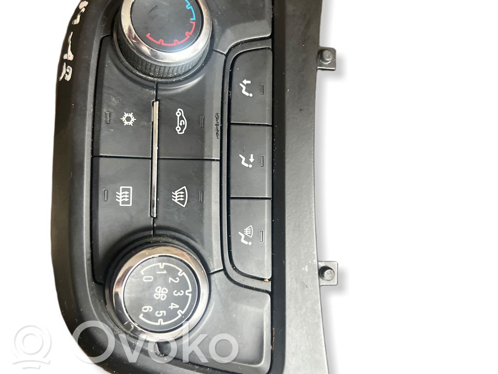 Opel Zafira B Panel klimatyzacji 