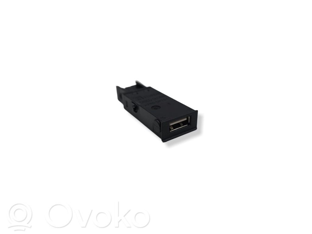 Opel Insignia A USB socket connector 