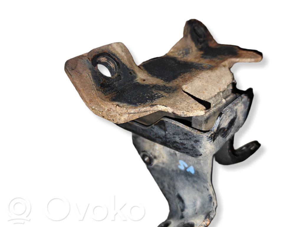 Engine mounting bracket