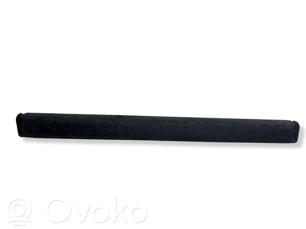 Volvo V70 Listón embellecedor del parachoques delantero 
