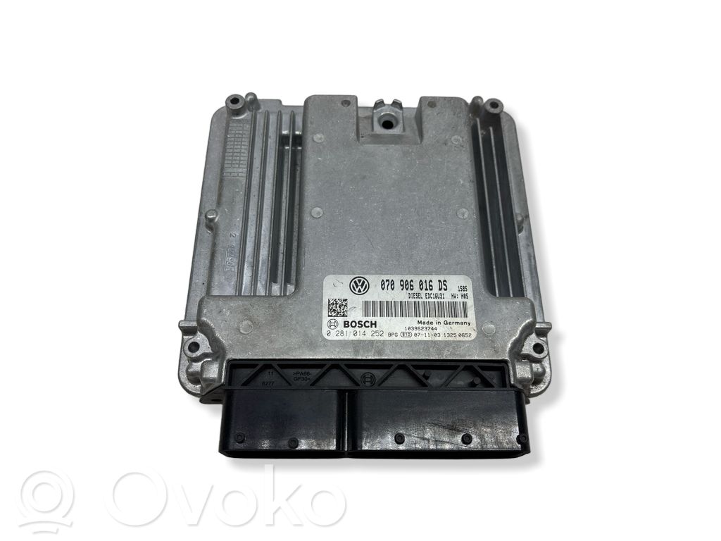 Volkswagen Transporter - Caravelle T5 Unitate/modul de control motor 
