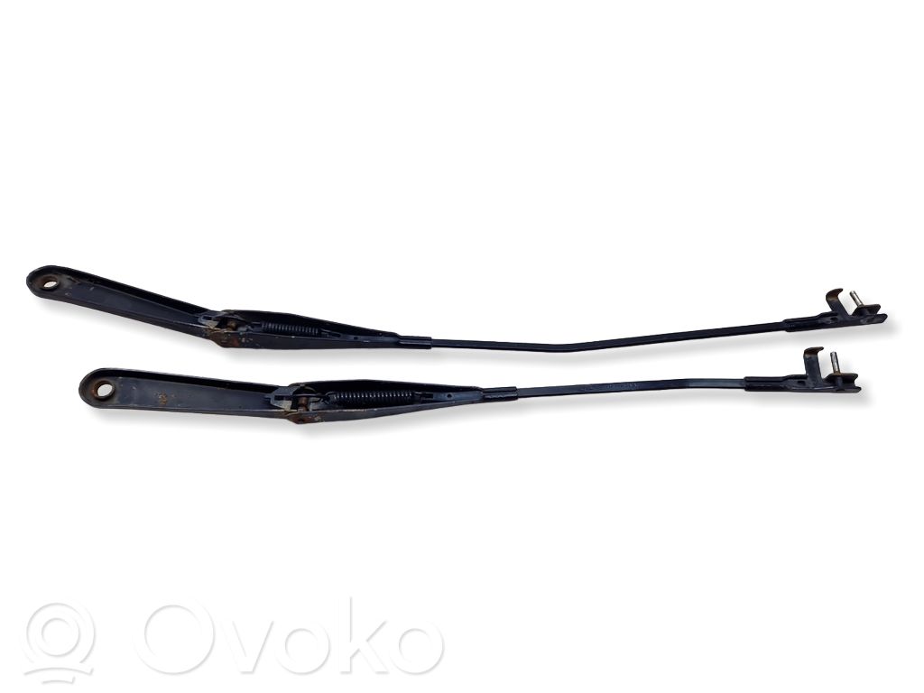 Ford Focus Front wiper blade arm 