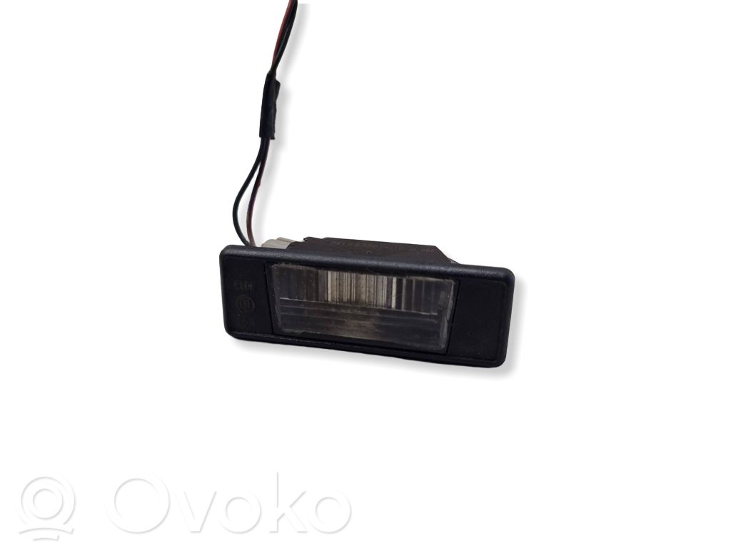 Lampa oświetlenia tylnej tablicy rejestracyjnej   2KA00964600