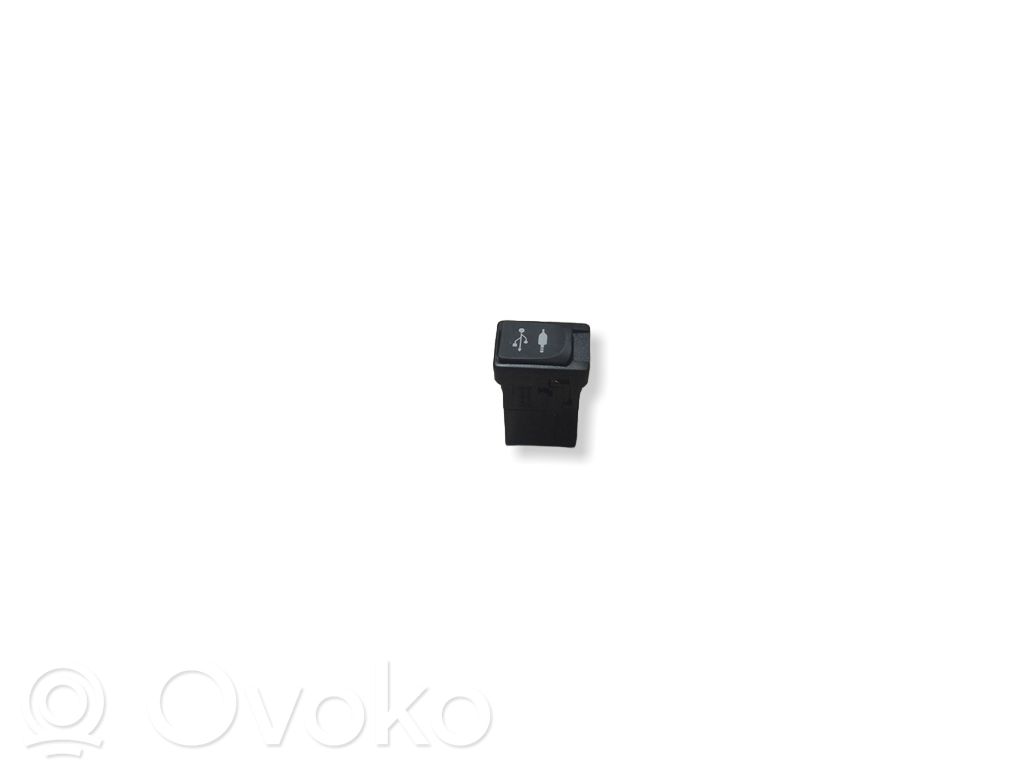 Toyota Auris E180 USB socket connector 