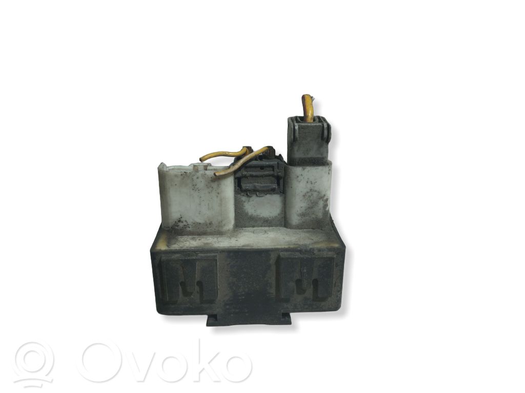 Volvo S70  V70  V70 XC Coolant fan relay 