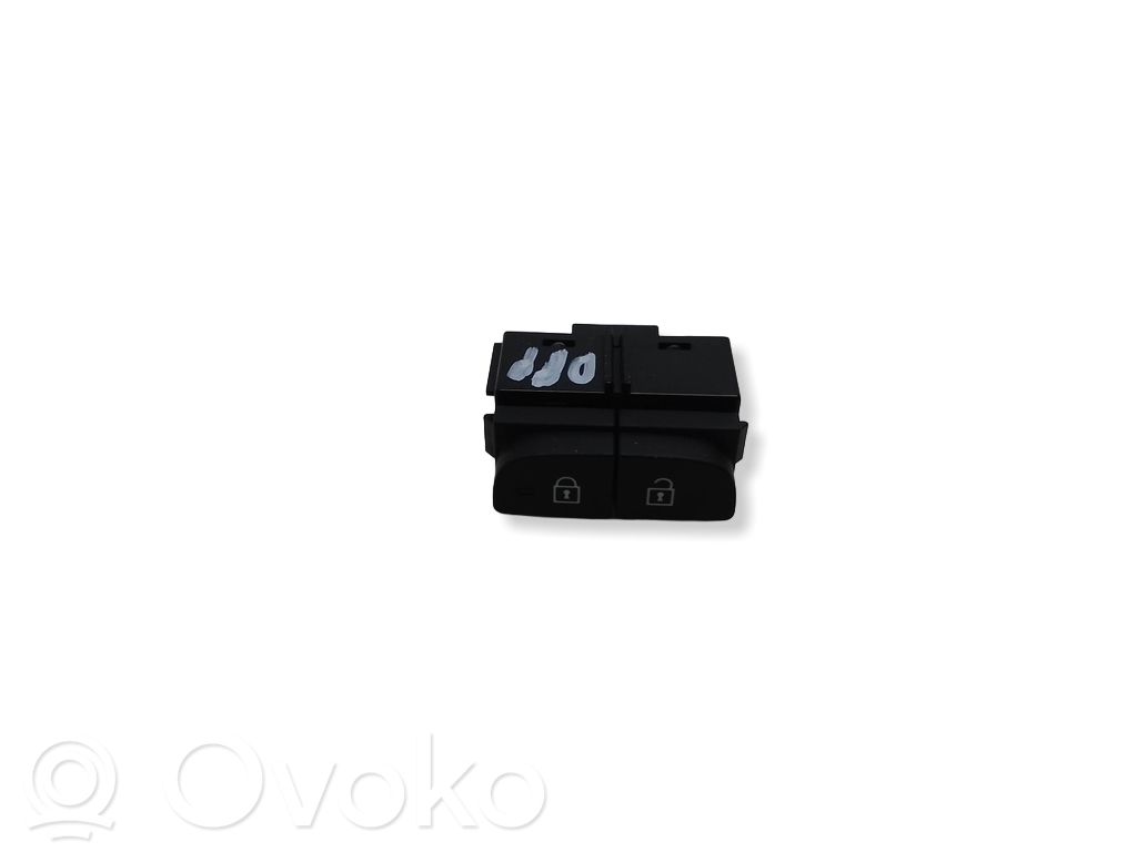 Volvo XC40 Central locking switch button 