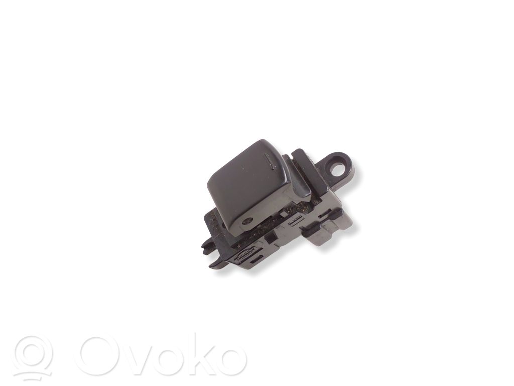 Nissan Pathfinder R51 Electric window control switch 