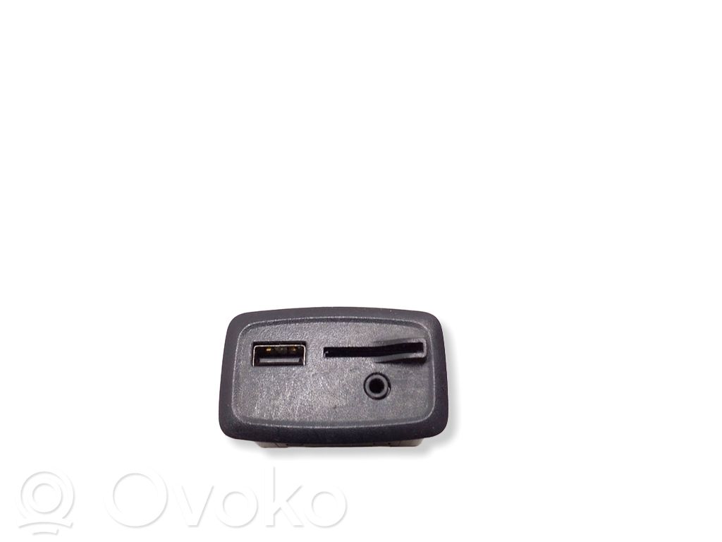 Renault Captur USB socket connector 
