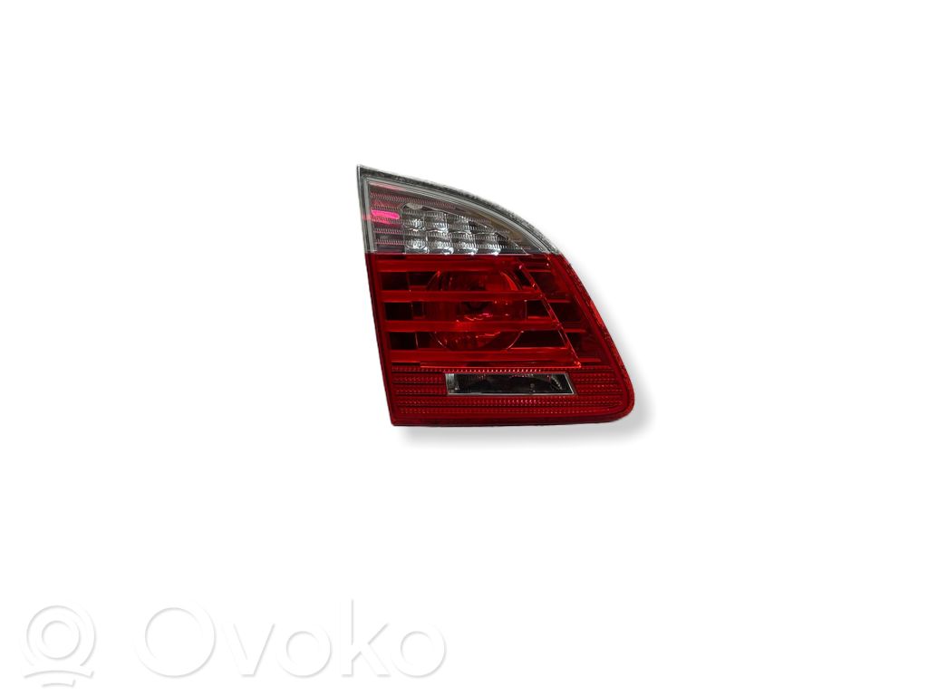 BMW 5 E60 E61 Aizmugurējais lukturis pārsegā 