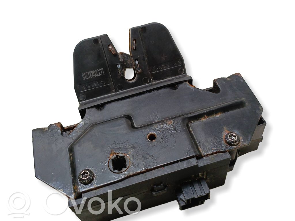 Opel Vectra C Zamek klapy tylnej / bagażnika 