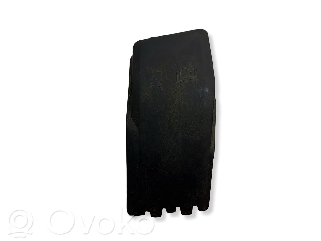 Volvo V70 Tapa de caja de fusibles 