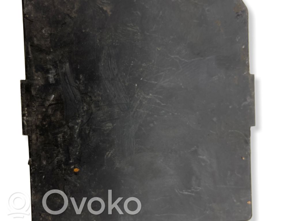 Nissan Qashqai Ramka / Moduł bezpieczników 