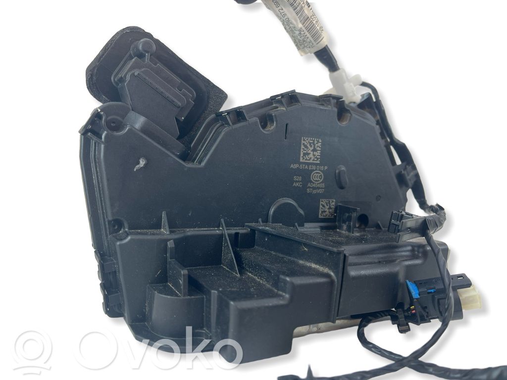 Volkswagen Golf VIII Rear door lock 
