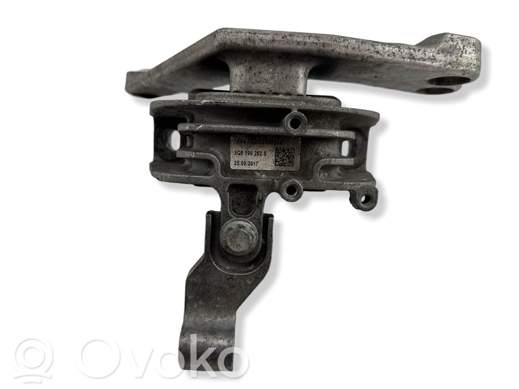 Volkswagen Golf VII Engine mount bracket 