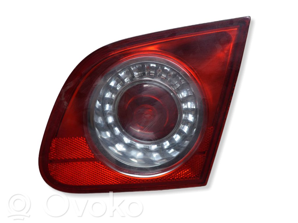 Volkswagen PASSAT B6 Lampy tylnej klapy bagażnika 