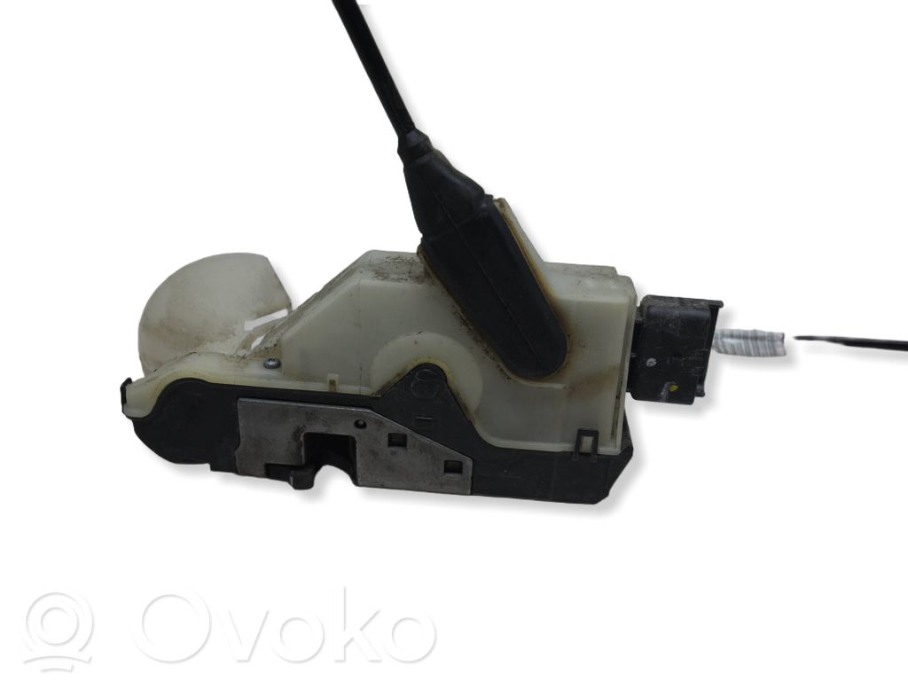 Peugeot 208 I Front door lock 
