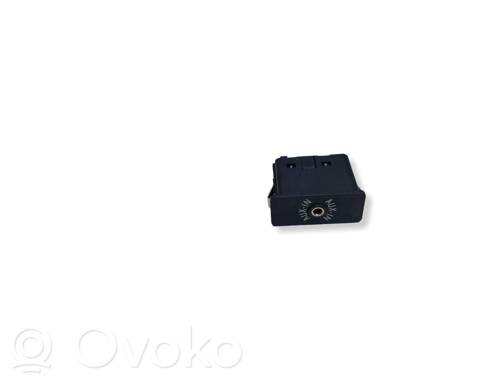 BMW 1 E81 E87 AUX in-socket connector 