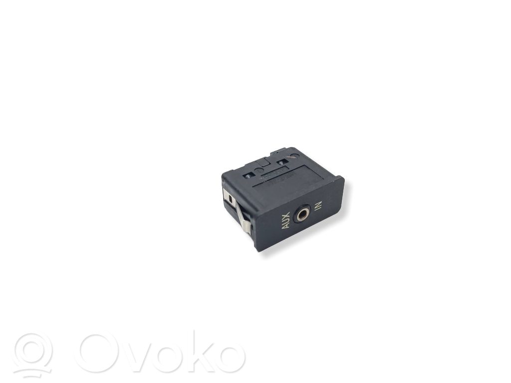 AUX-pistokeliitin   6930561,61316930561